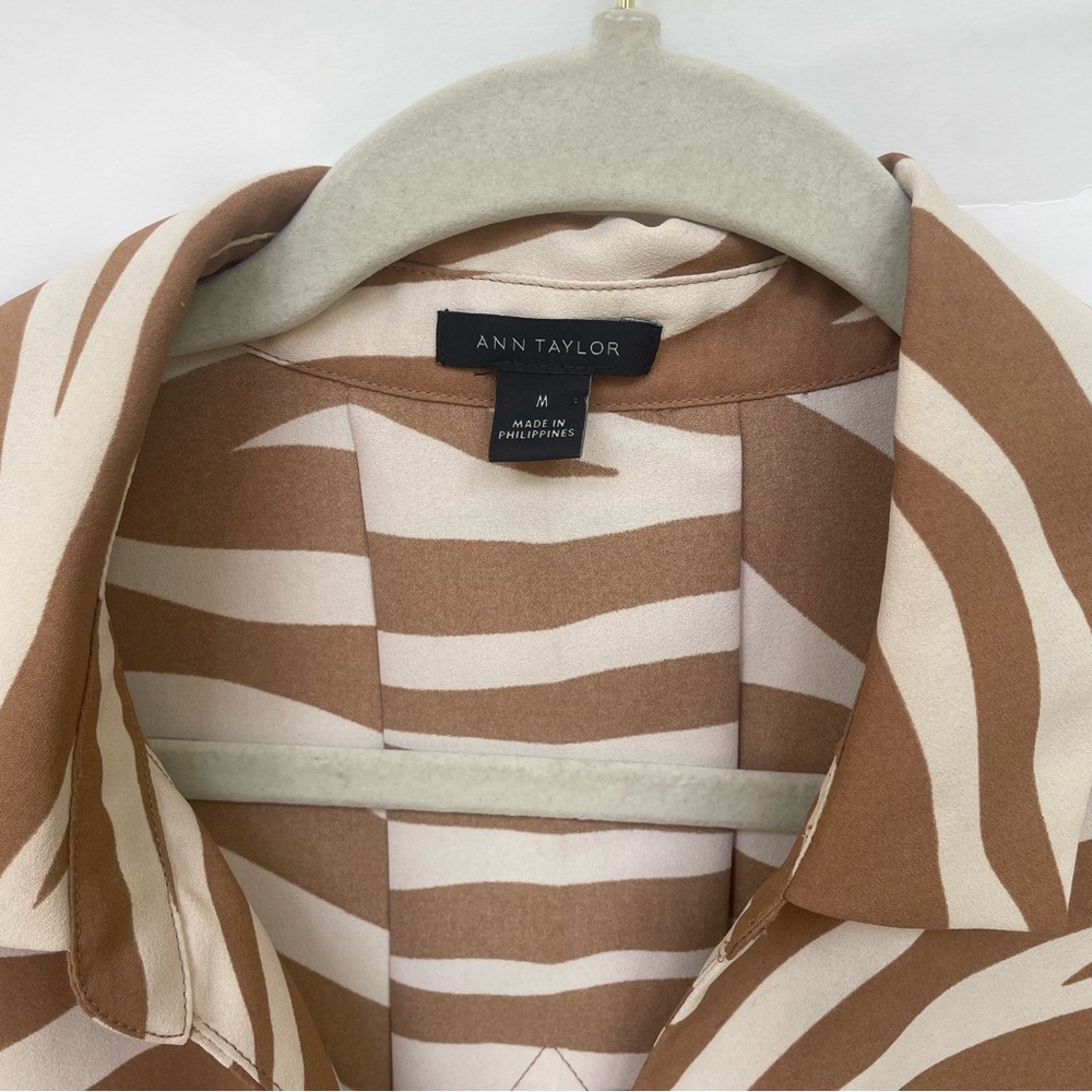 Ann Taylor Dolman Zebra Tan White Short Sleeve Top Collared Medium - Picture 3 of 8